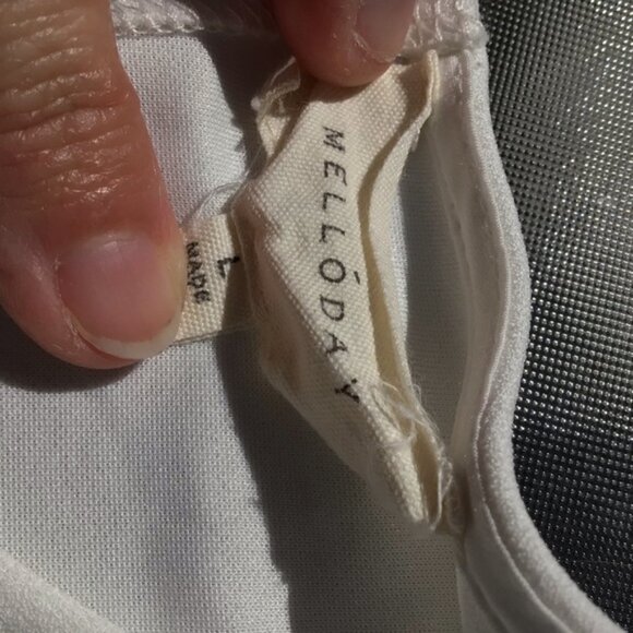 Melloday Women’s top, size L.  Crochet Sleeves! - Picture 4 of 4